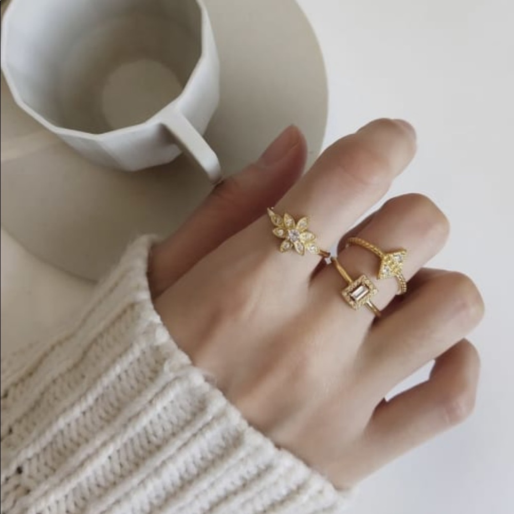 The Flower Ring | 14k Gold Plated - Picture 2 of 5